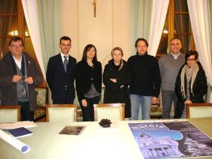 I partecipanti alla presentazione dell’evento natalizio: da sinistra don Piero Cerutti, Massimiliano Re, Marina Teruggi, il Sindaco Anna Tinivella, l’assessore Ignazio Stefano Zanetta, Franco Cerutti e Antonella Galuppo